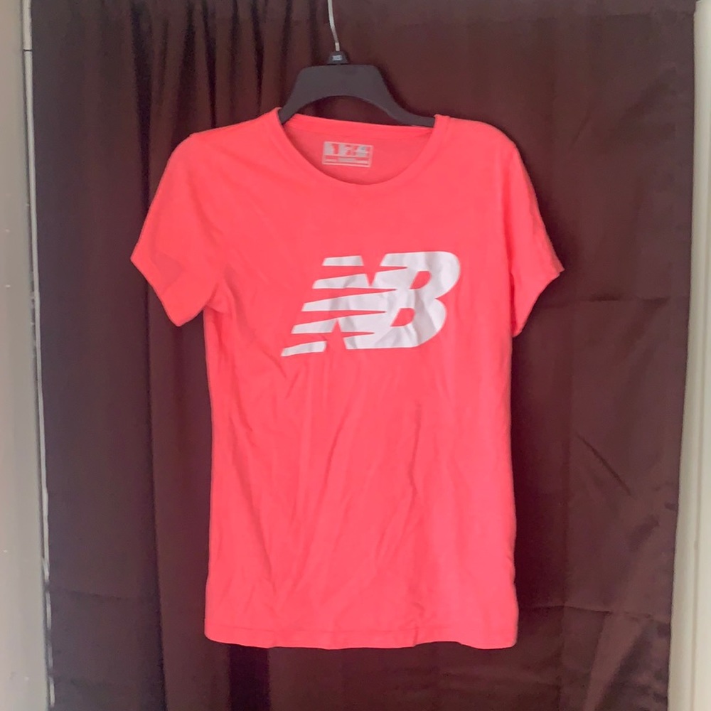 Women’s M New Balance Athletic T-Shirt